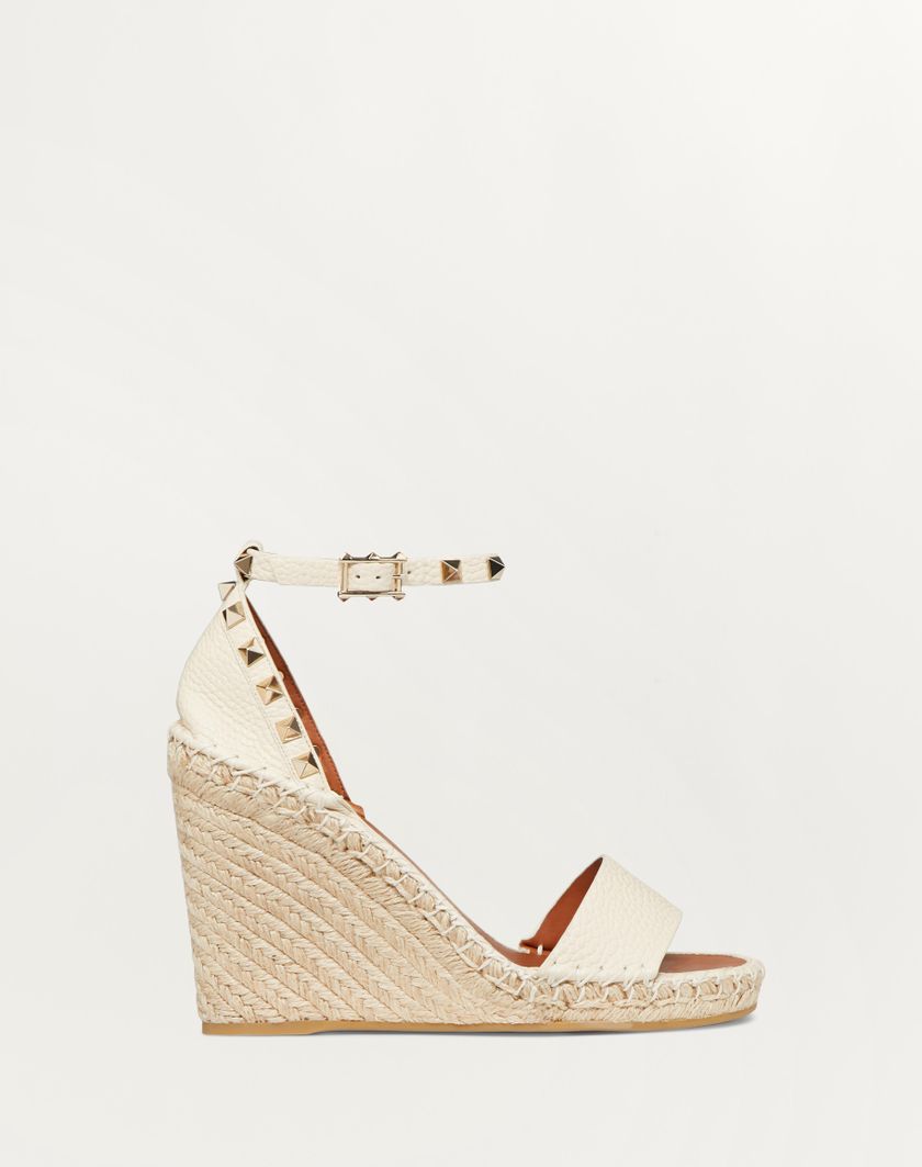 DOUBLE ROCKSTUD GRAINY CALFSKIN WEDGE SANDAL 105 MM - Image 2